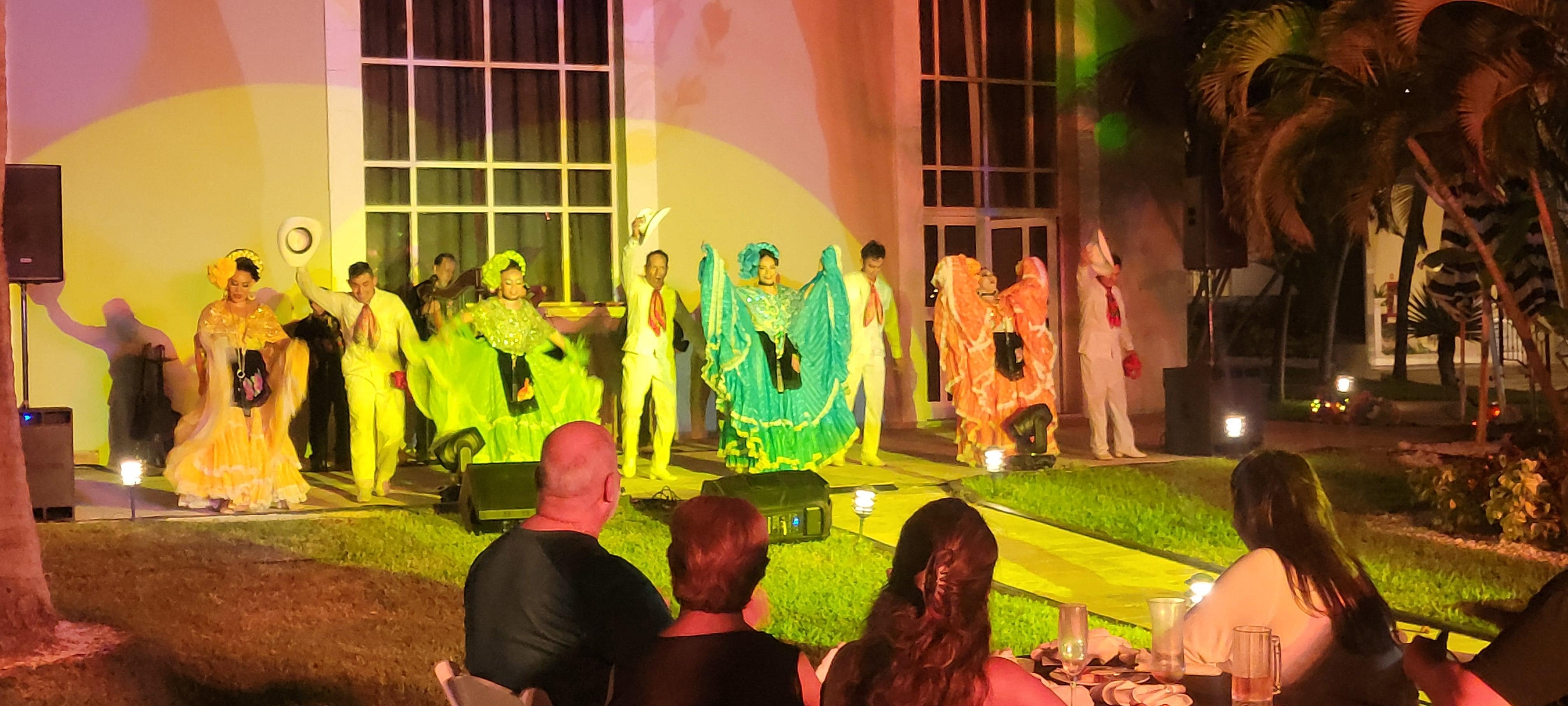 Mexico night entertainment
