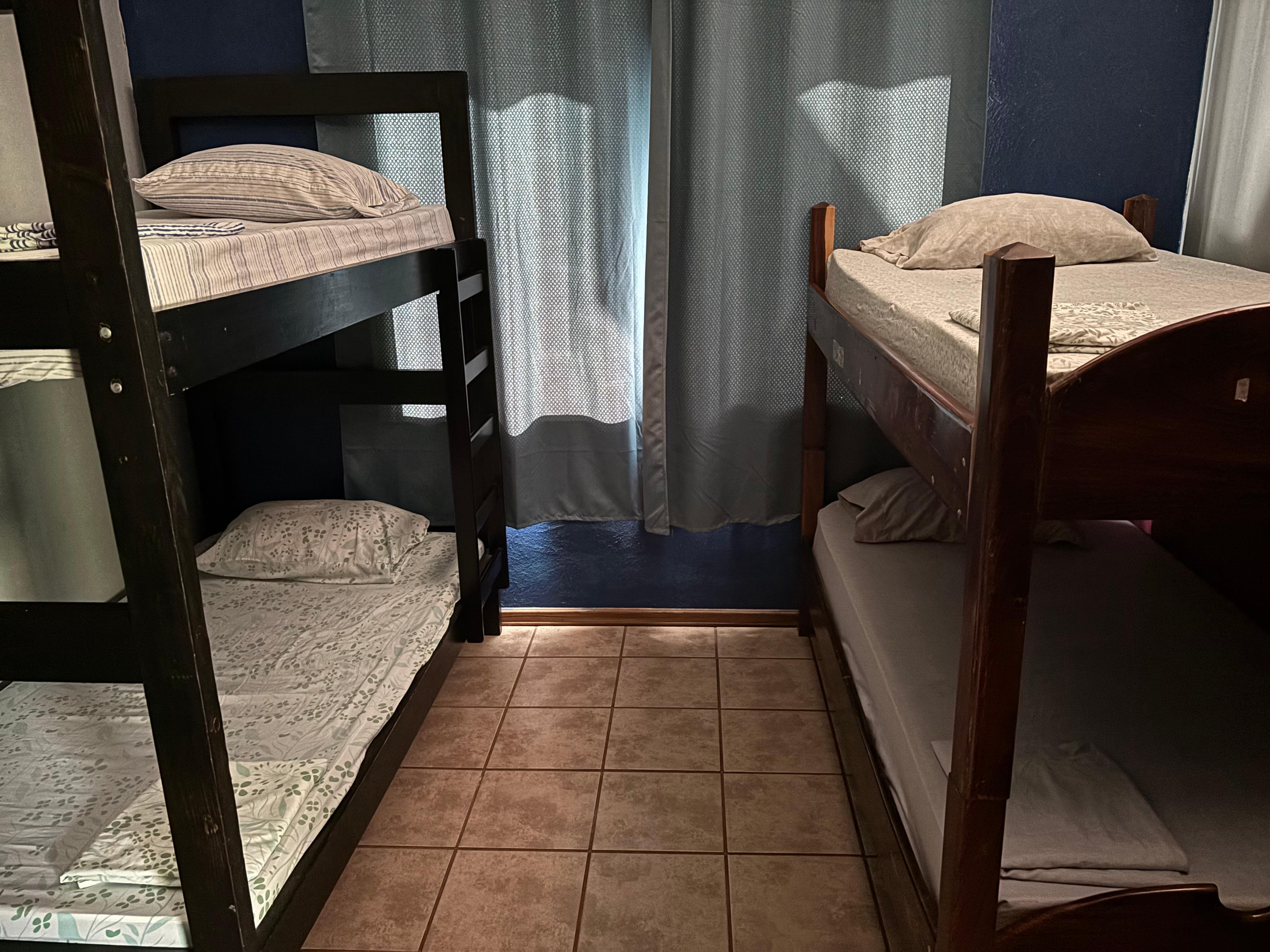 Kinderzimmer der zweiten Ersatzunterkunft, Jugendherbergsstil für 216 Euro die Nacht