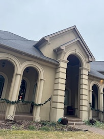 As soon as you drive up it is pure magical!