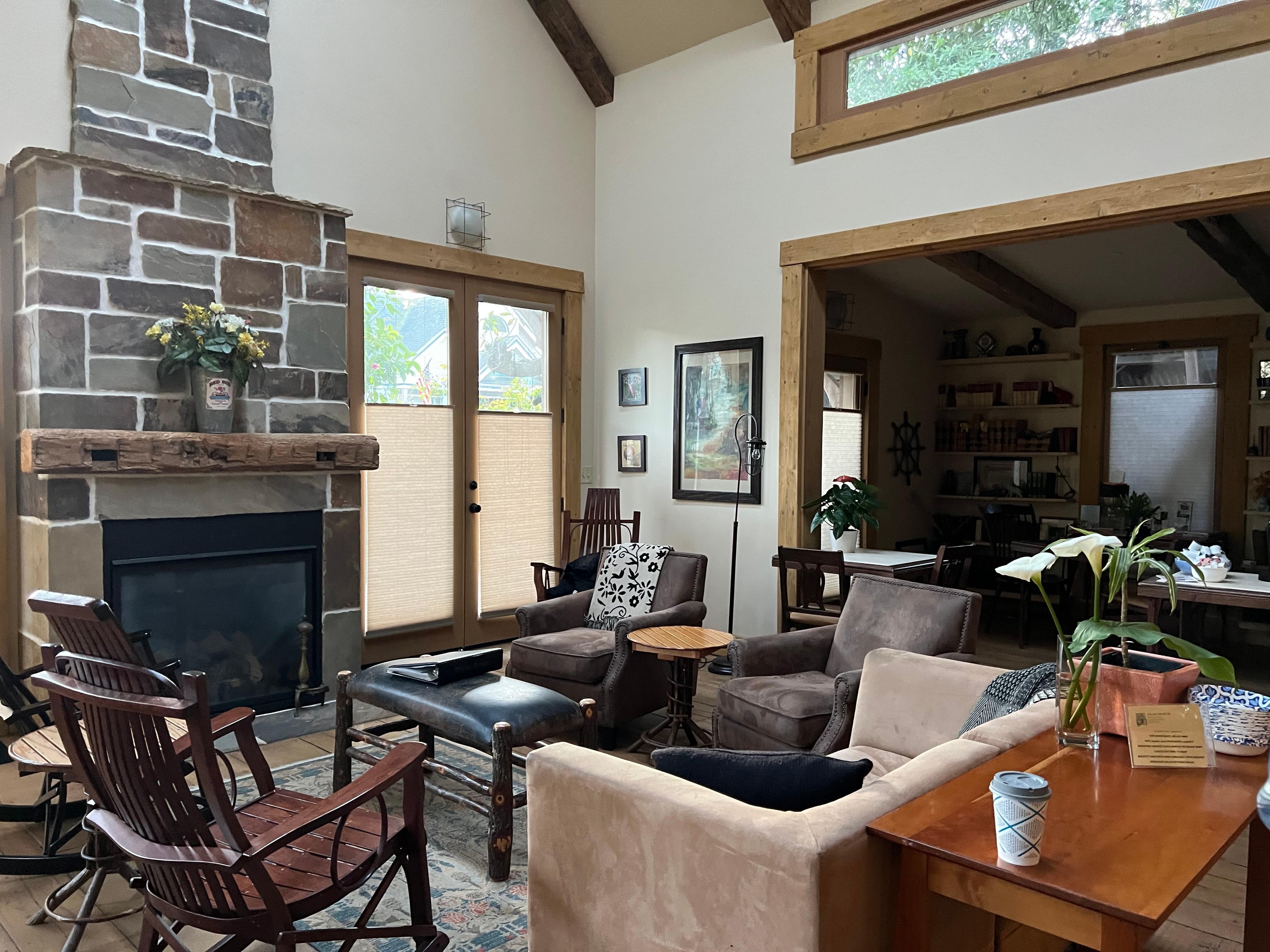 Moved to the great room. A tiny library, COFFEE, water and even cookies if you were peckish.:)