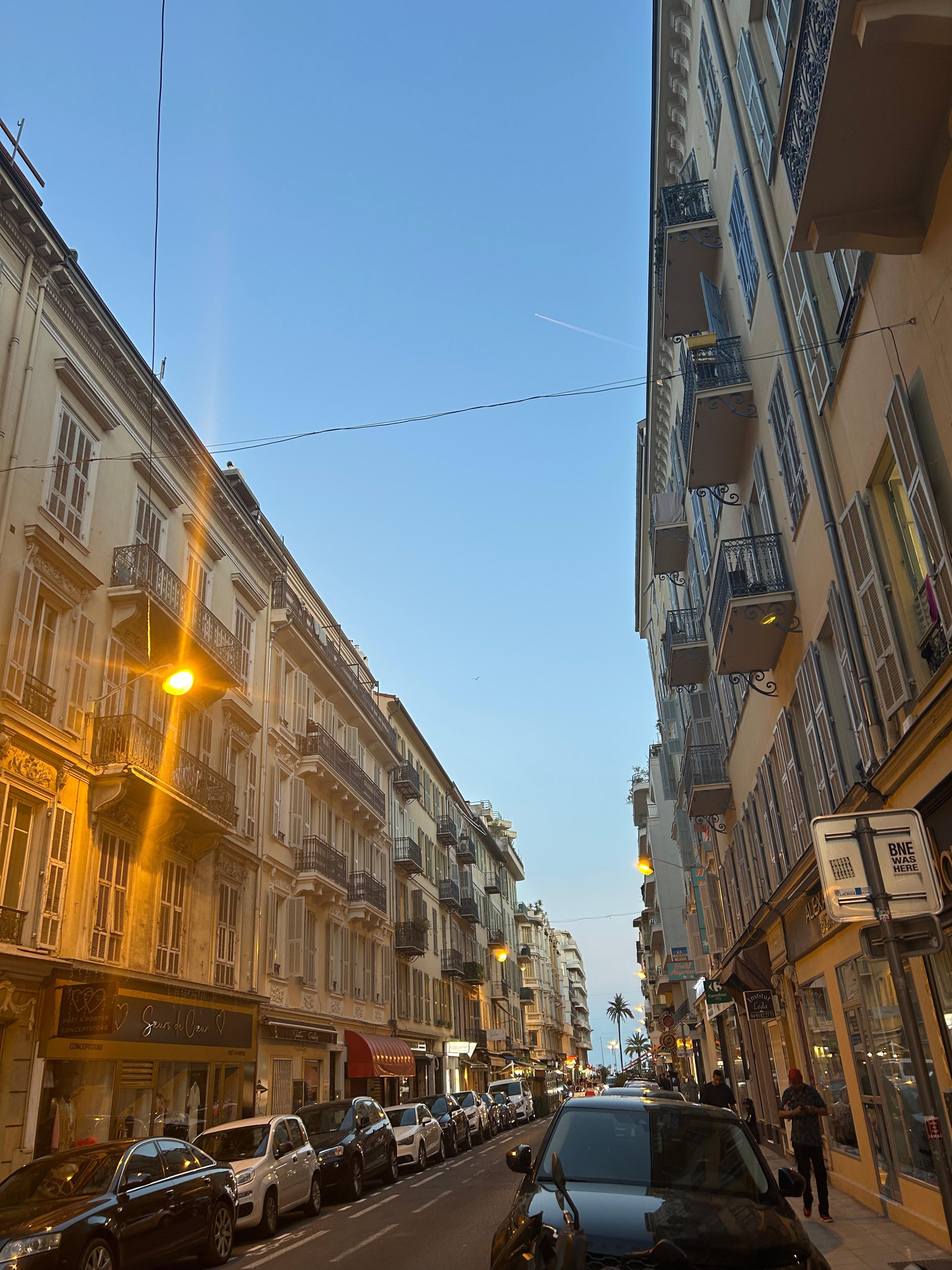 Early evening on Rue Meyerbeer