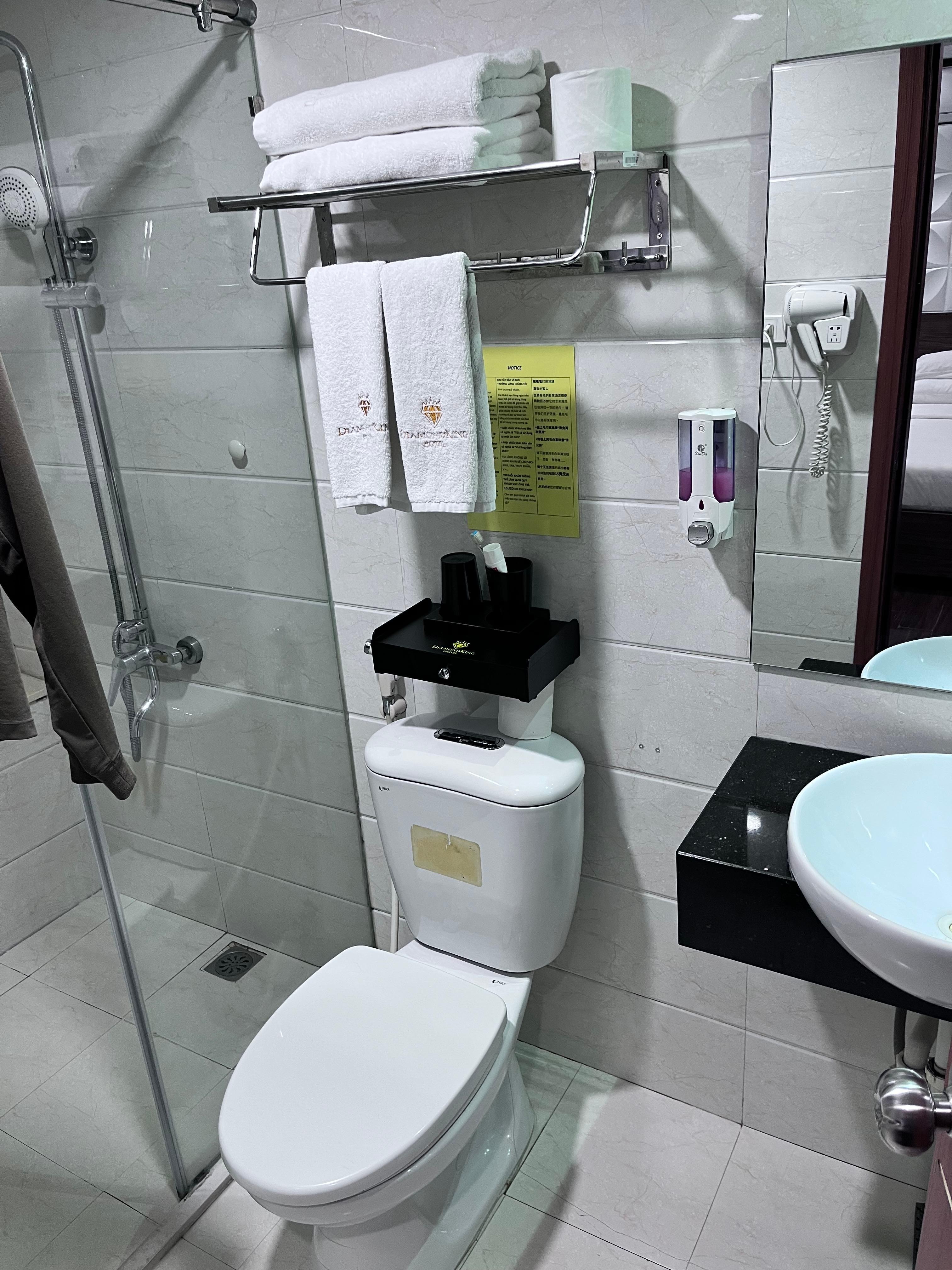 部屋のバスルーム