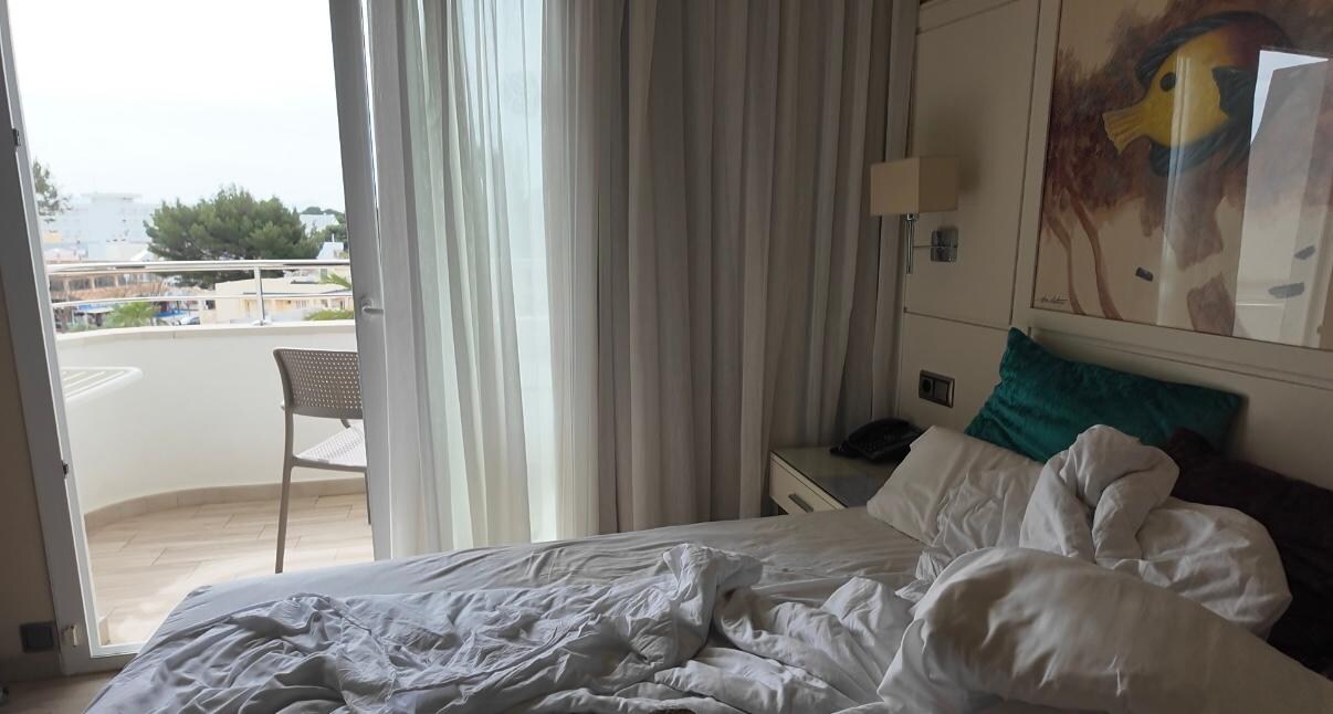 Chambre intérieur après une nuit