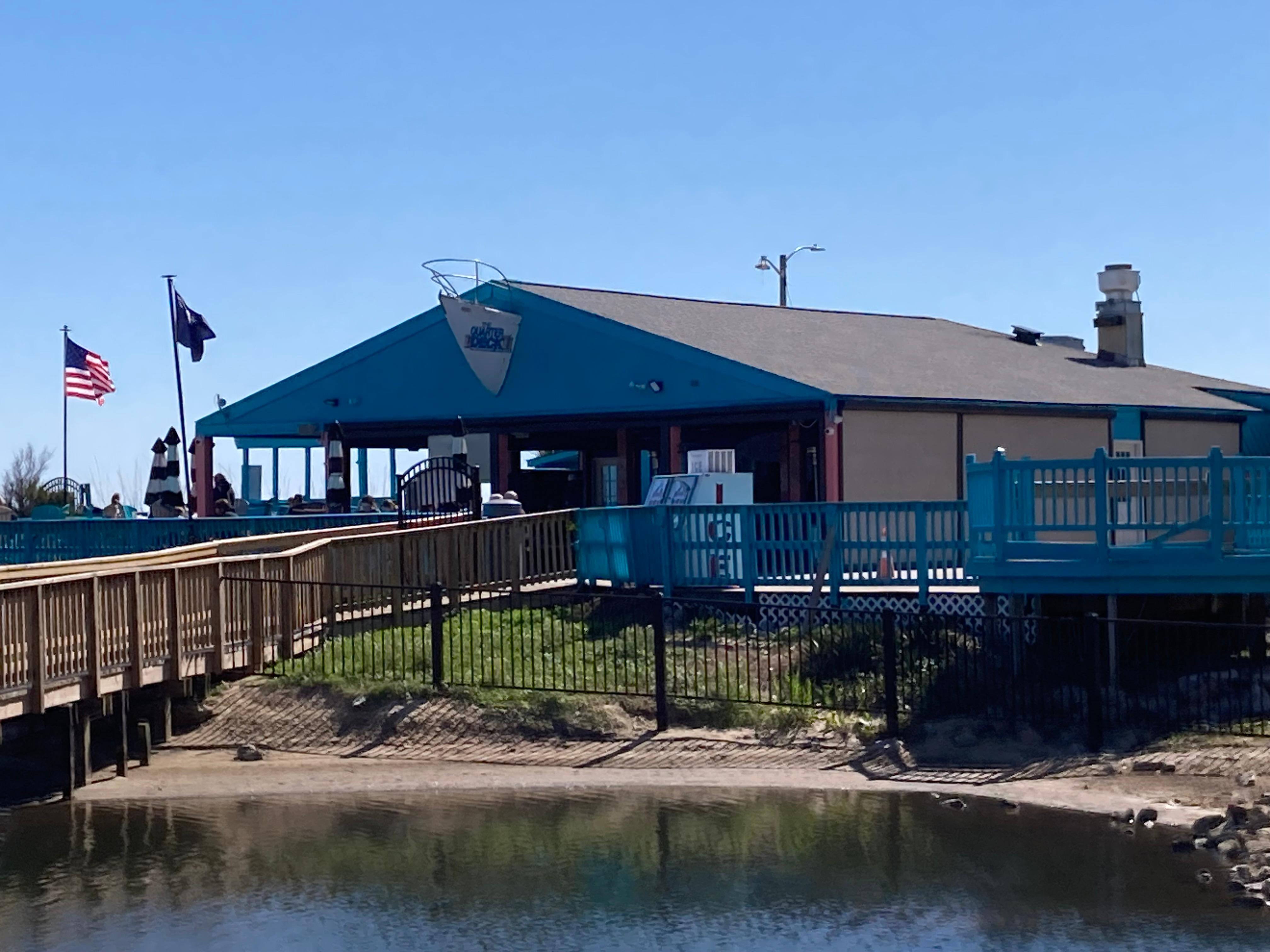 Beachside bar/restaurant