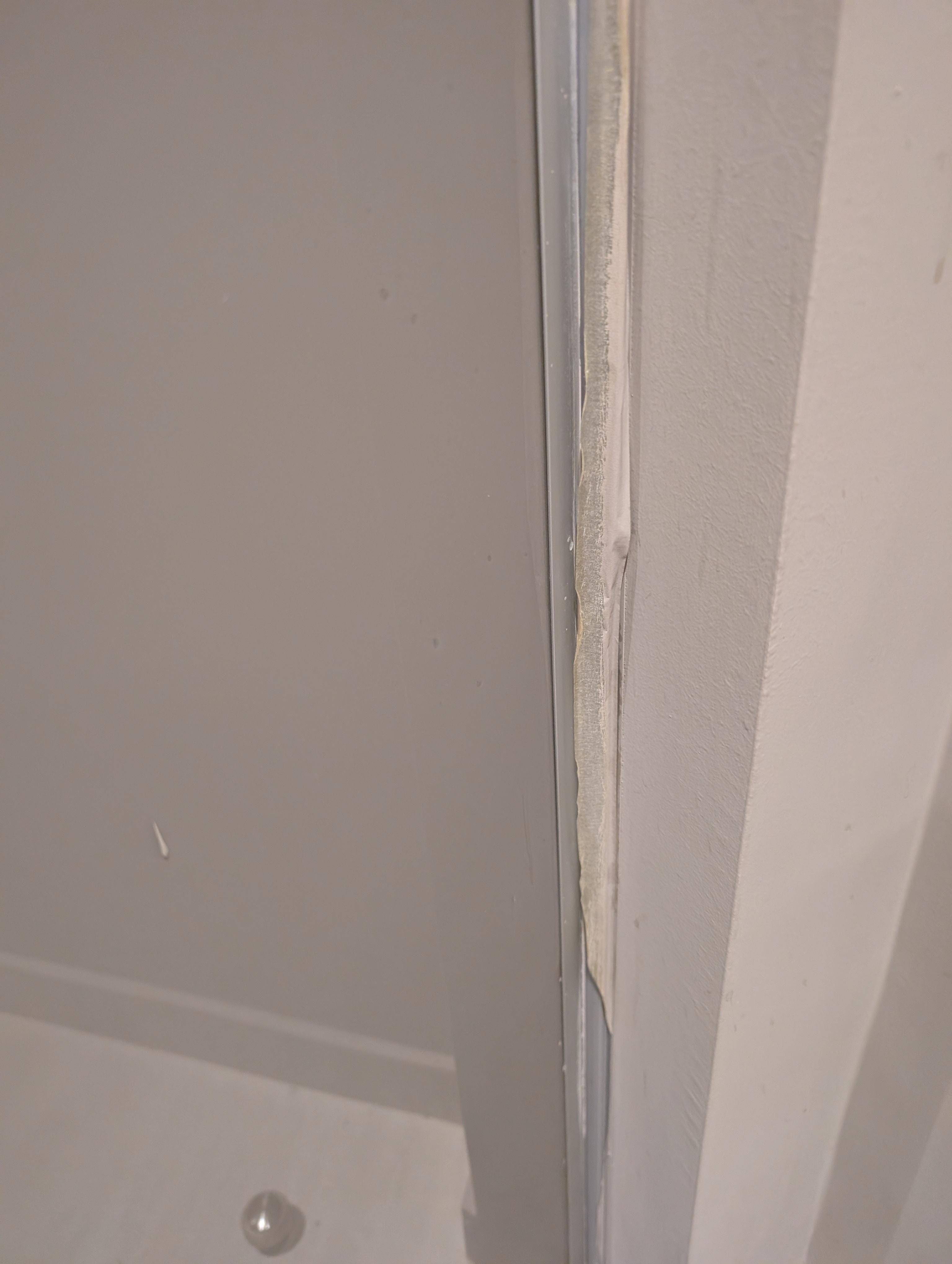 Klebeband in der Dusche 