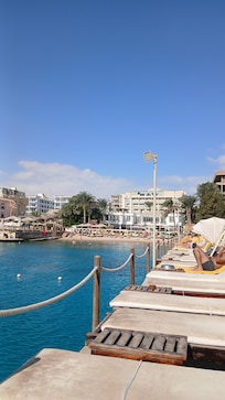 Sandstrand ligger mellom de to brygge