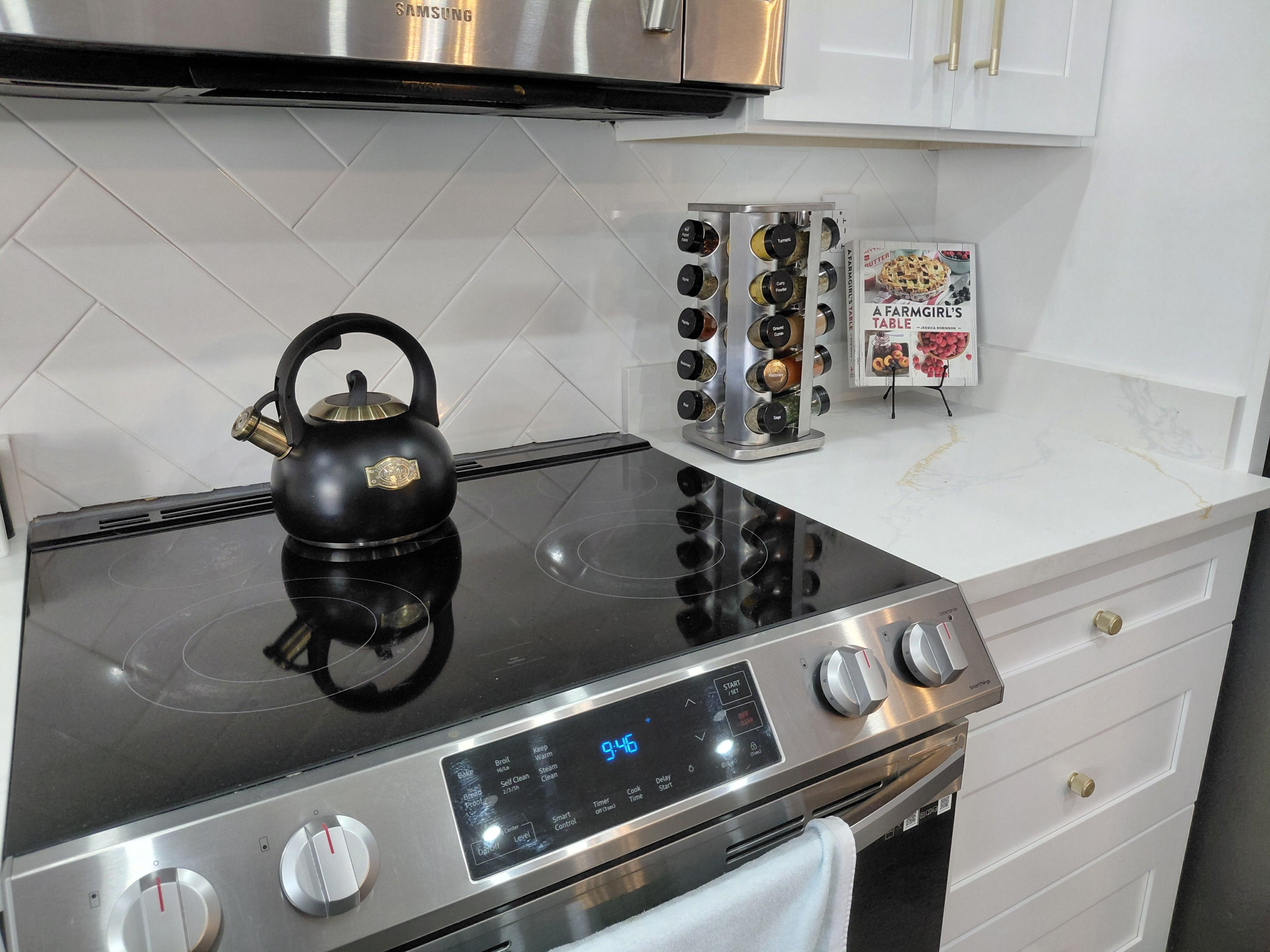 The oven was very clean.