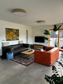 Blick ins Wohnzimmer vom Esszimmer aus