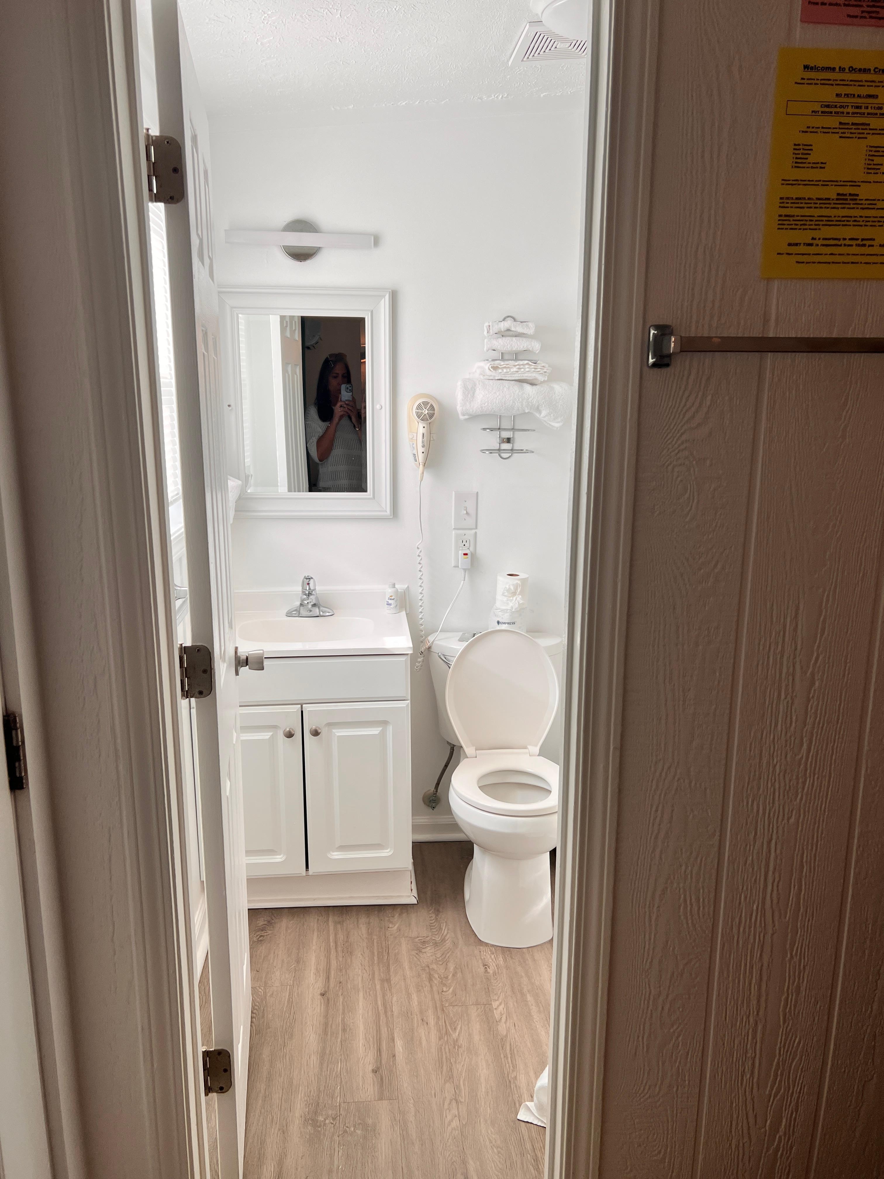 Small but efficient bathroom and perfect for two