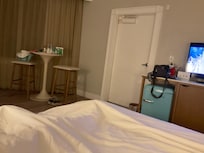 room table and stools