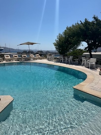 Swimming pool - quiet