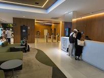 Empfangsbereich, links im Bild die Automaten und der Zugang zum Innenhof