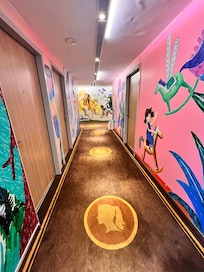 走廊的插畫貼圖