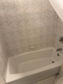 Mild drew around the bathtub