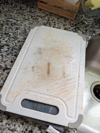 This cutting board looked the same on both sides - even after cleaning