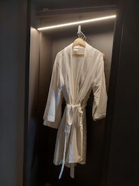 NÃO TEM COMO PENDURAR NOSSAS ROUPAS,MUITO PEQUENO!!!