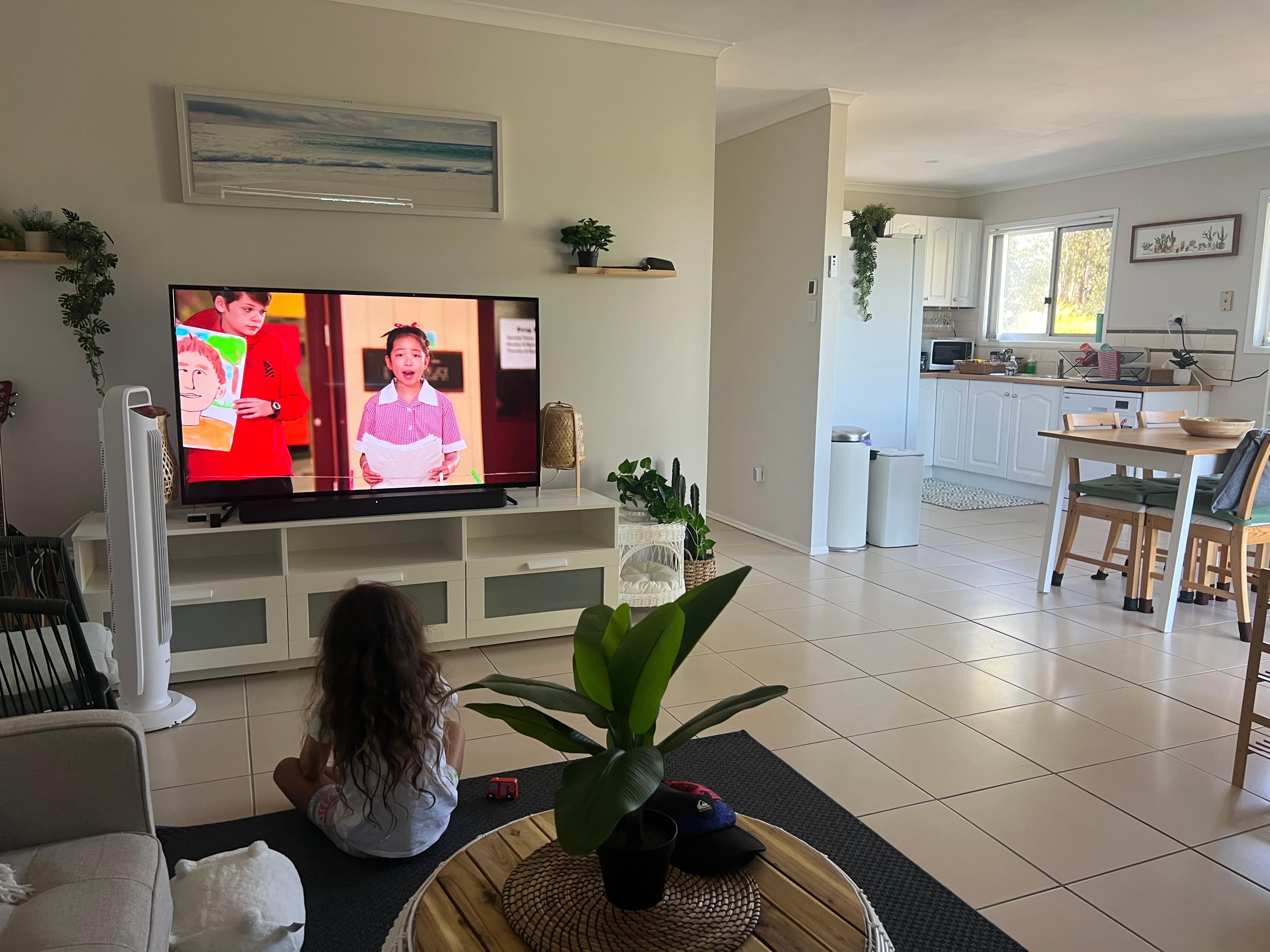 Smart TV, lots of space, games and toys for kids, it was comfy and clean with everything we needed. 