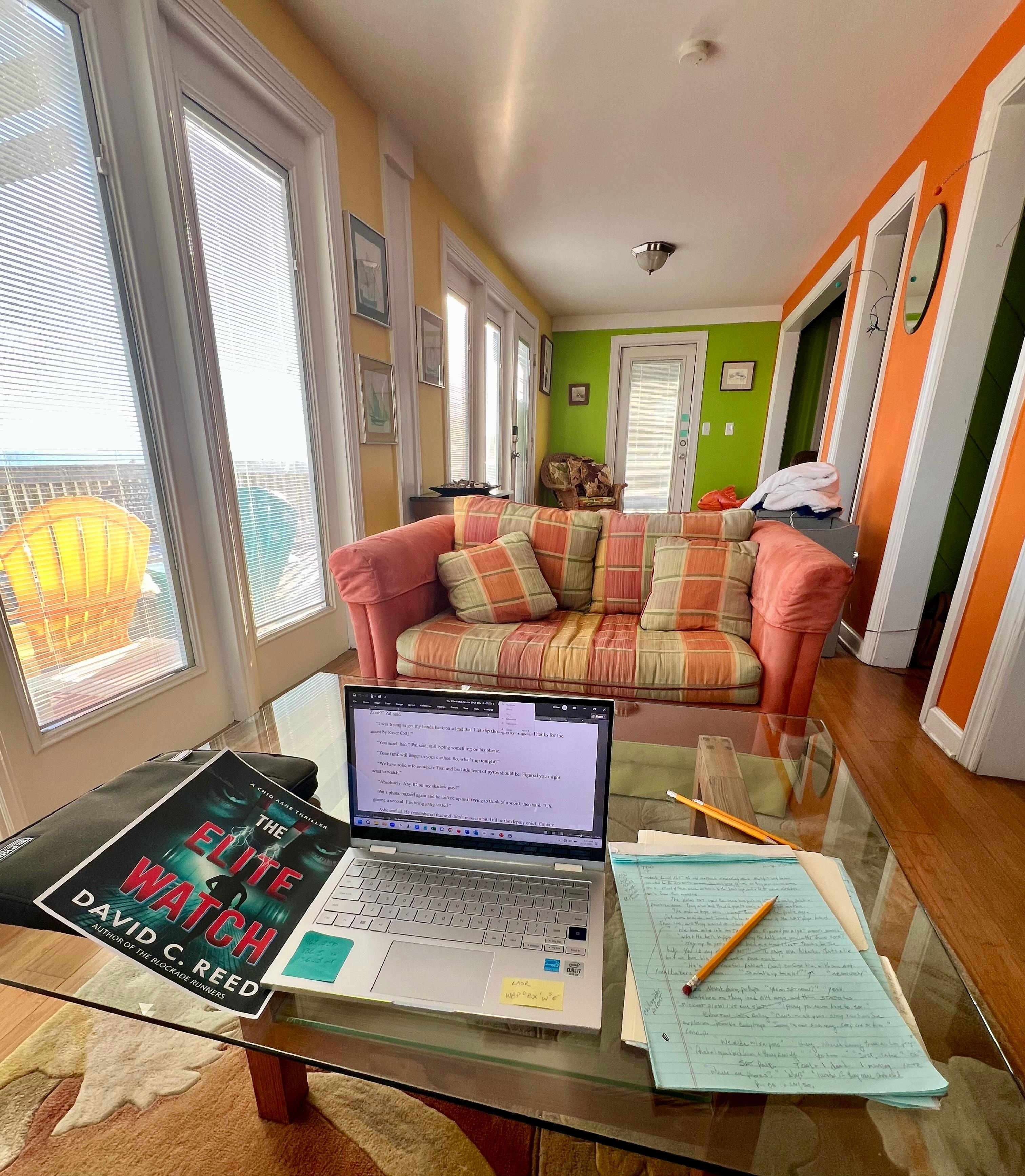 Sitting area off the main bed area