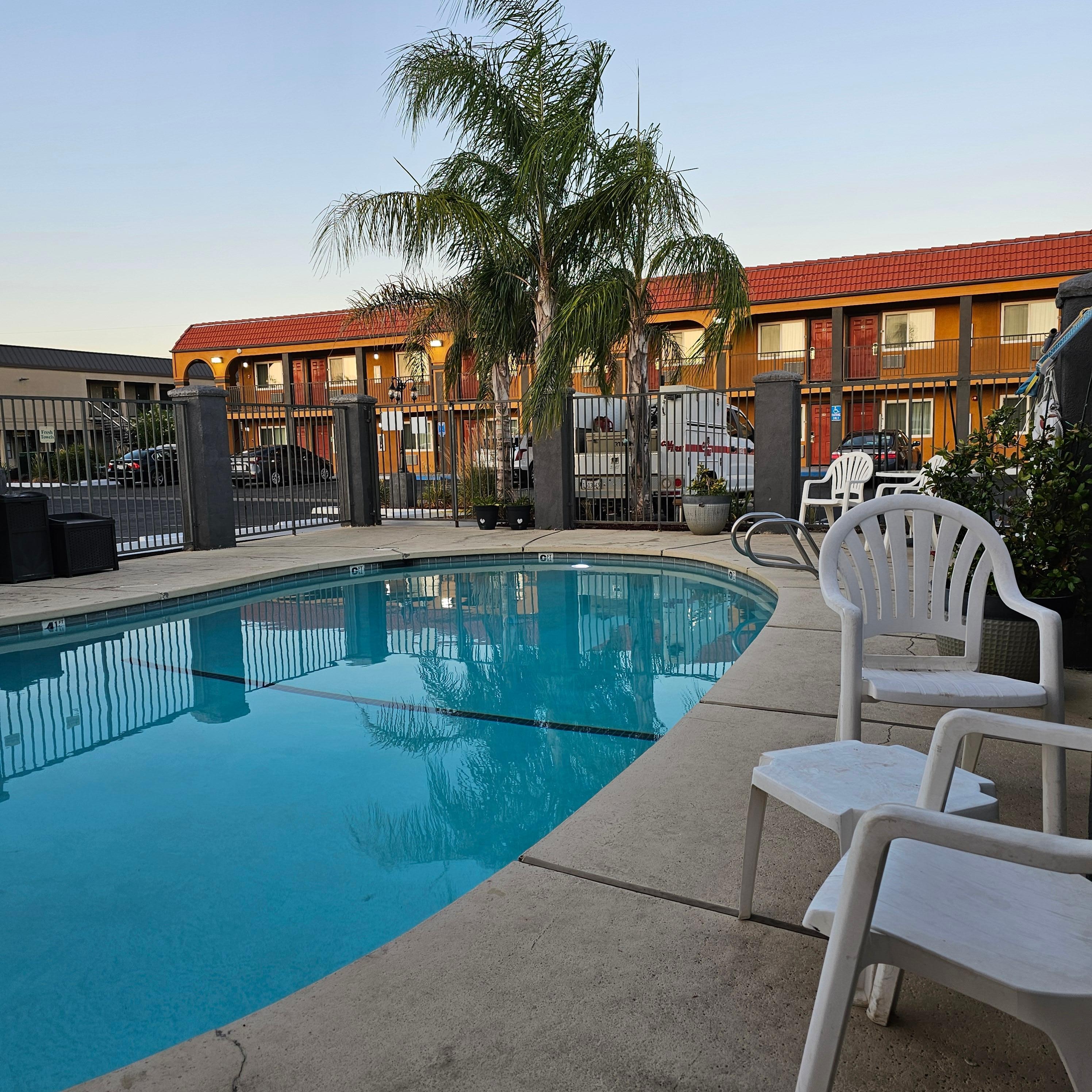 Quality Inn-Pool