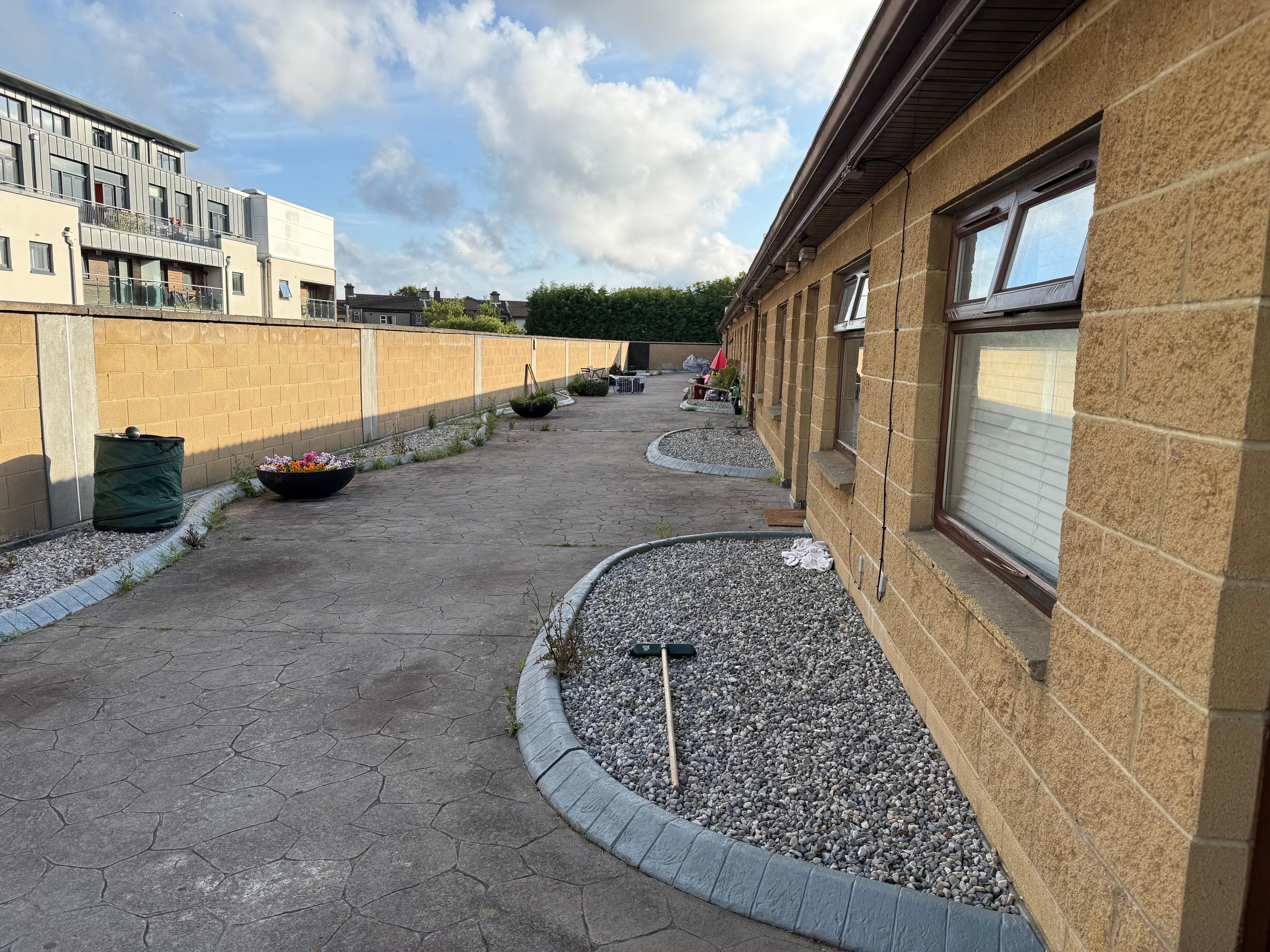 The terrace with entrance to multiple flats