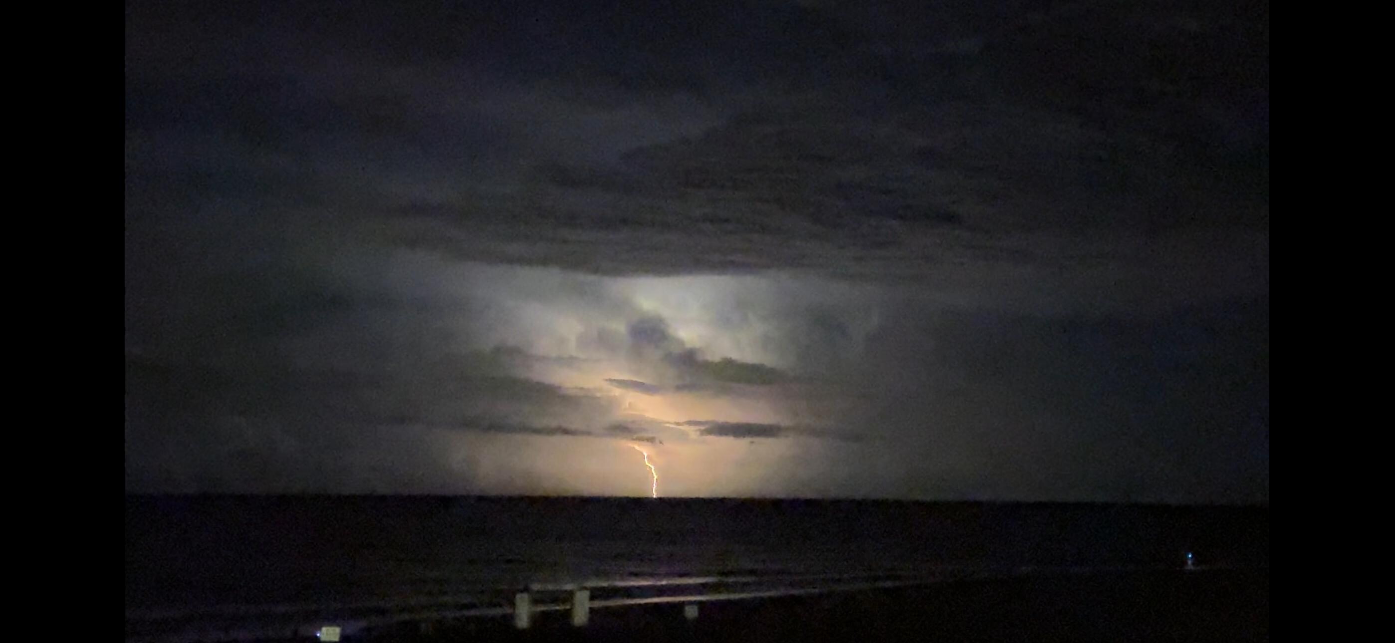 Lightning at nite