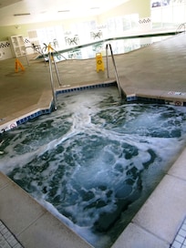 What a superb pool and hot tub.