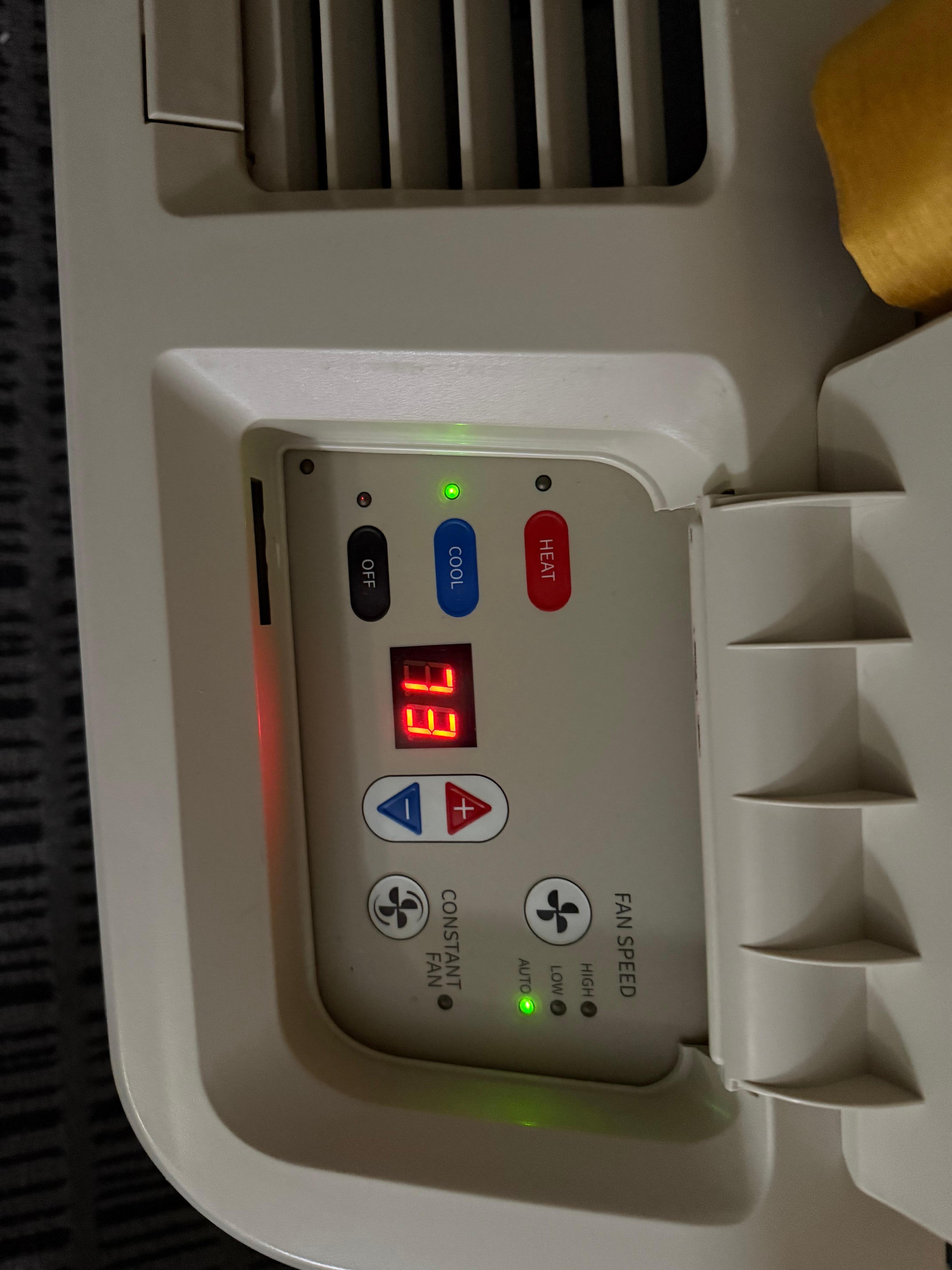 It took forever for me to figure out that you have to turn them both on the same degree at the same time. 