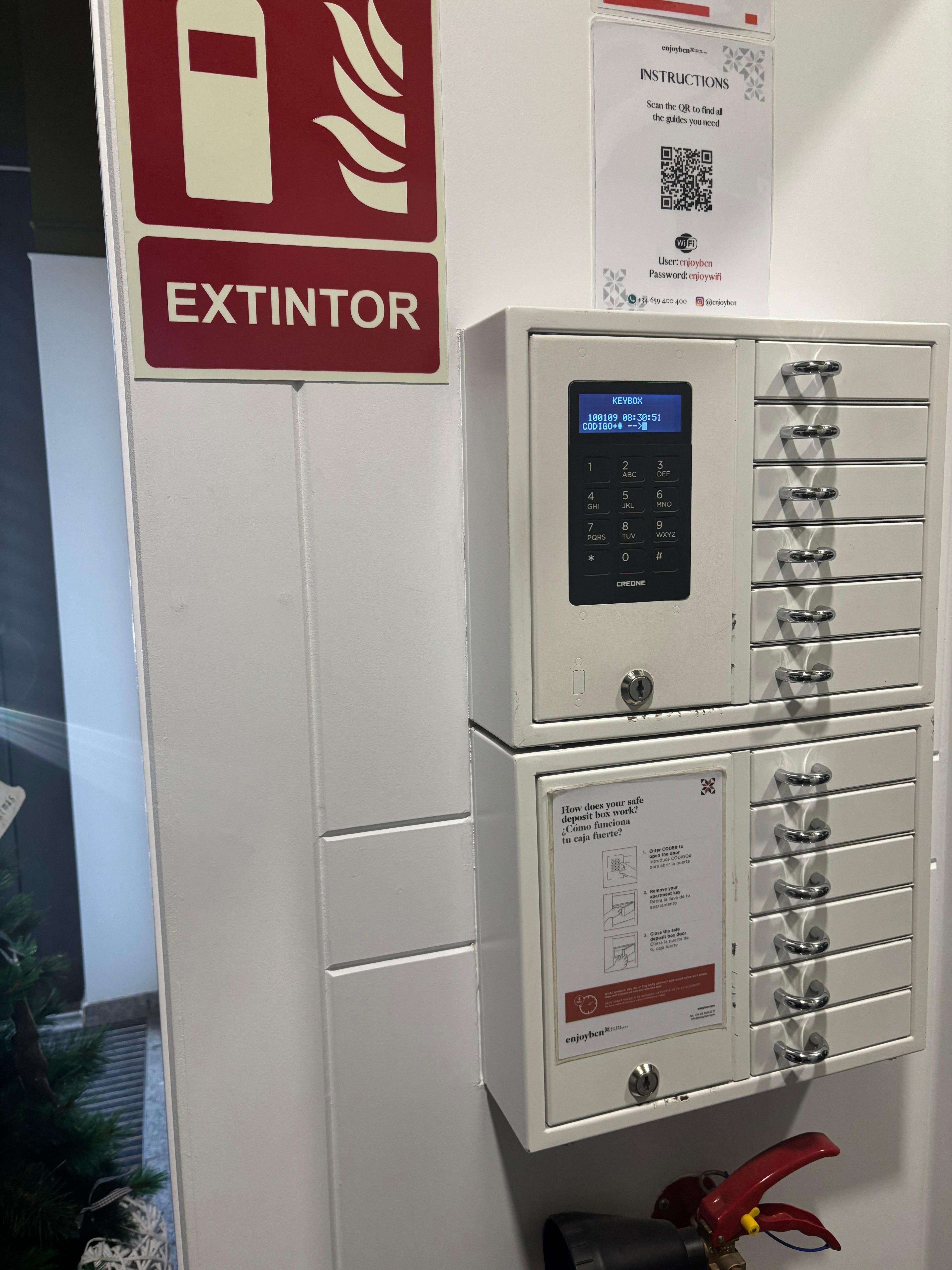 建物内部のキーボックス