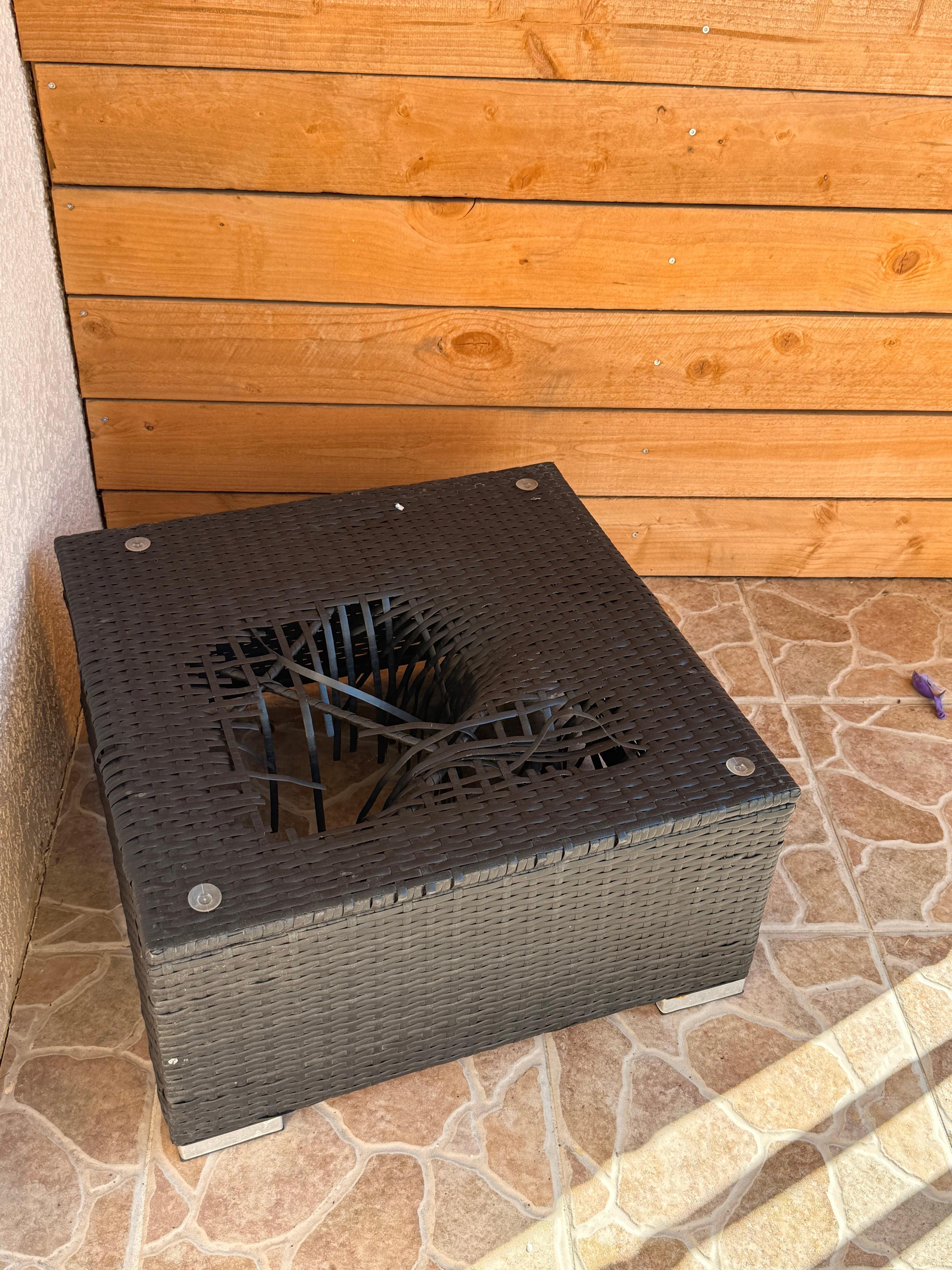 This was something that I was told previous guest broke that was still on the deck. Complete safety hazard we had six children there and had to keep them out of the backyard.