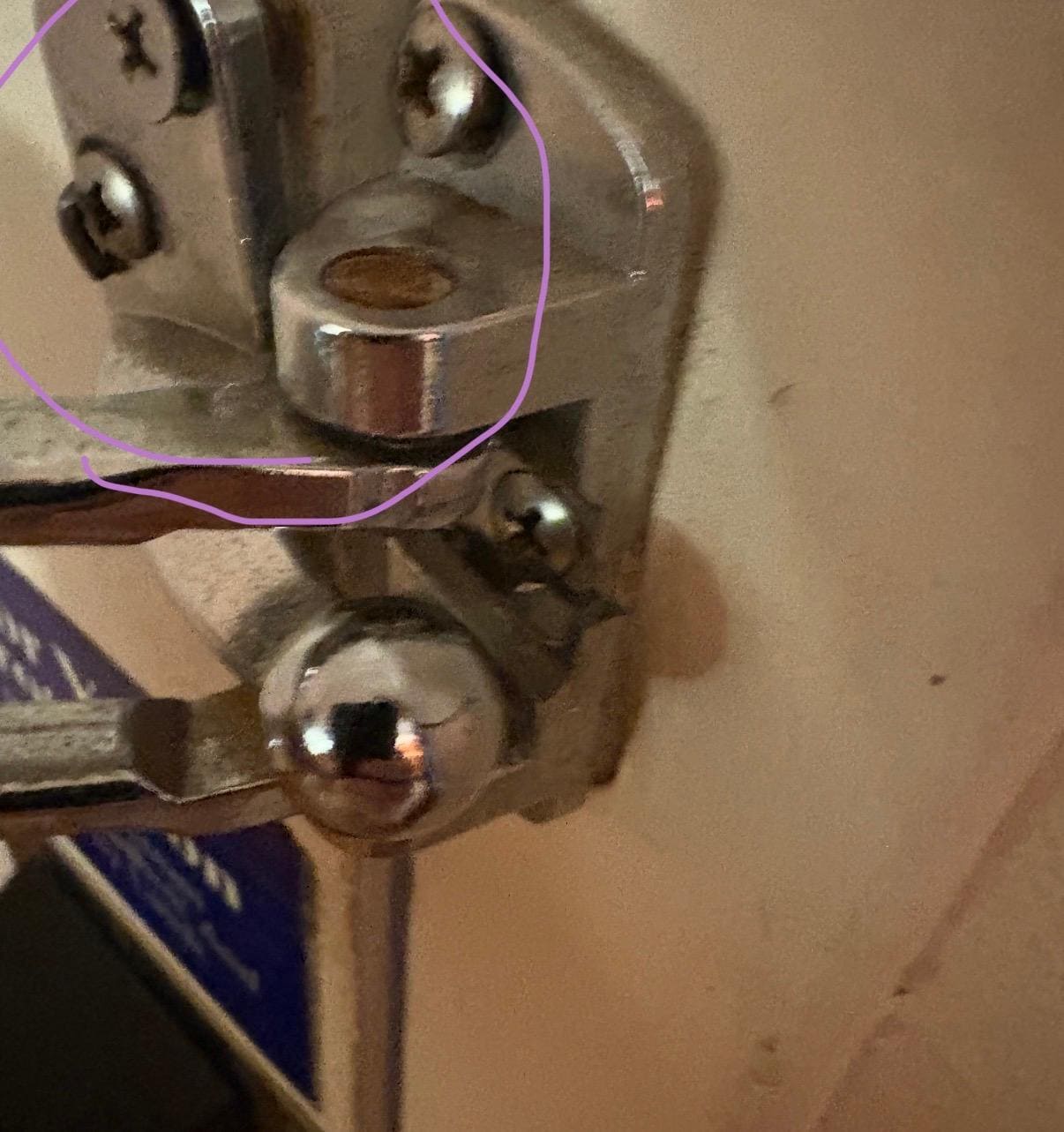 Close up again this is just the safety lock that’s broken but the main lock is actually broken as well