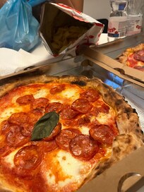 So relaxing. Best pizza just downstairs few steps away from property