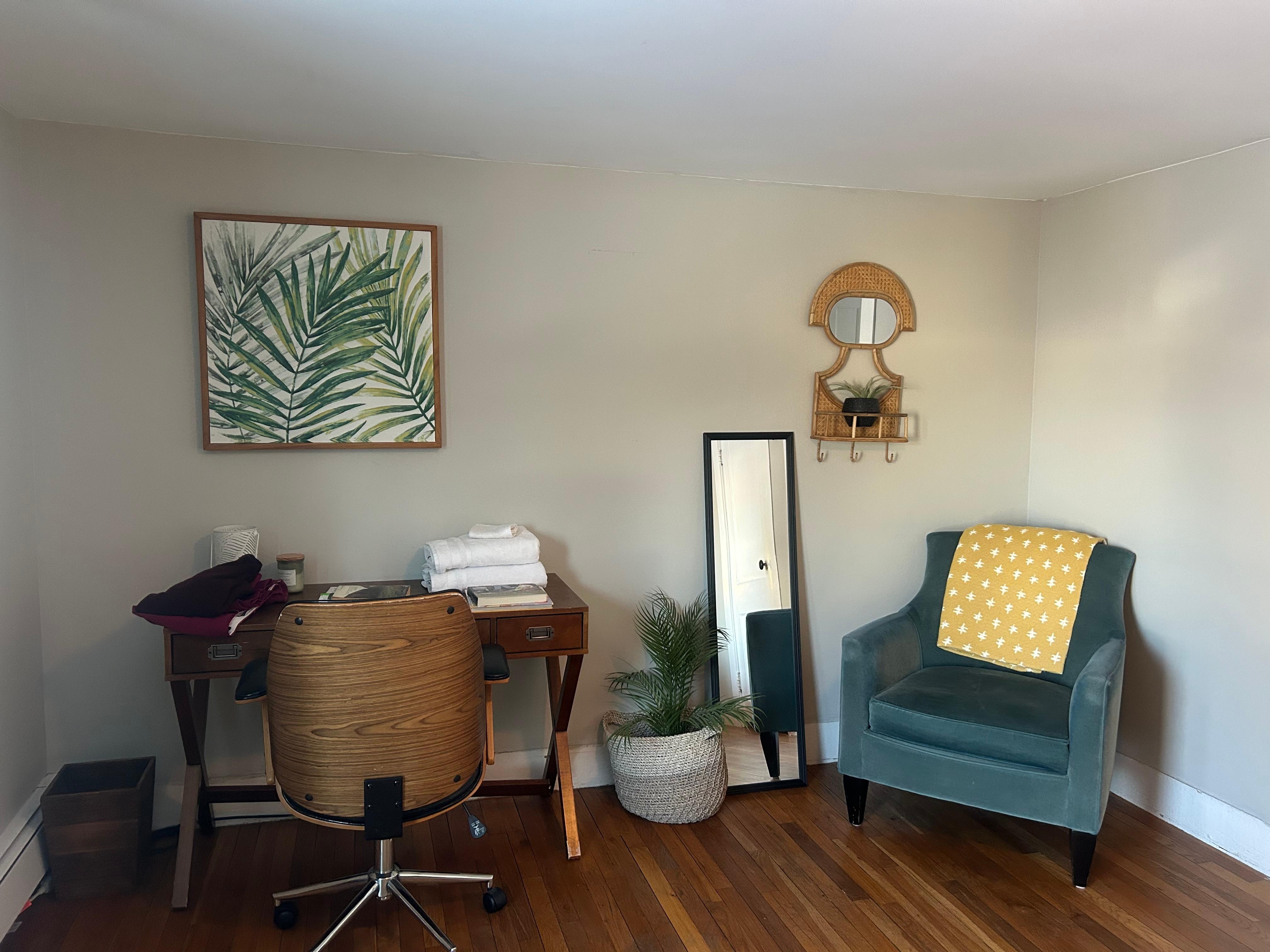 Mini-office in bedroom