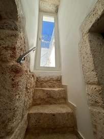 Side stairs up to the rooftop