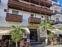 Voorkant van het hotel