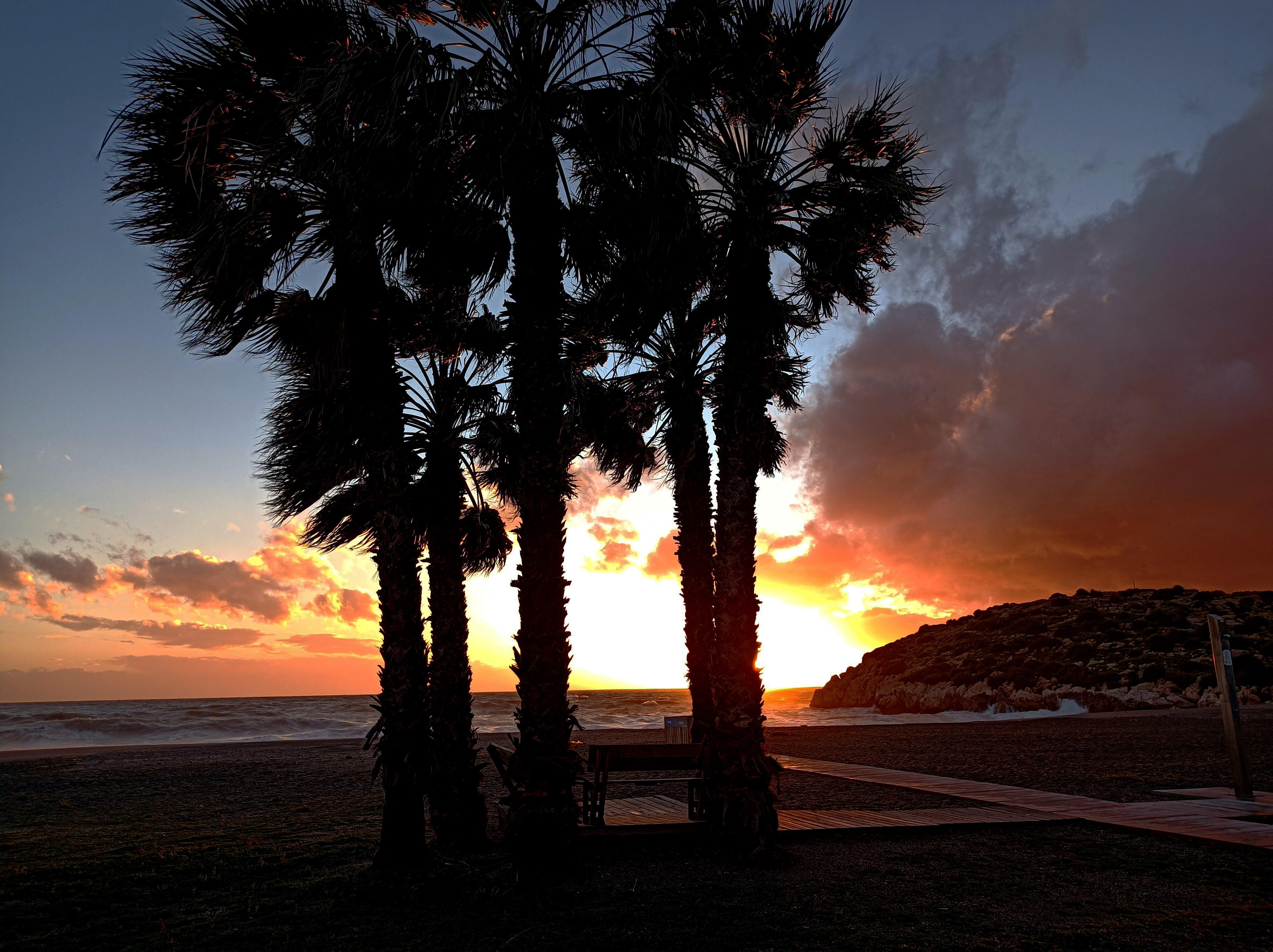 Coucher de soleil sur la plage de salobrena 