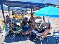 Curtindo a família na praia enfrente a pousada