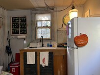 Kitchenette/tv area