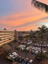 Sunrises over Haleakalā from the rooftop 😍