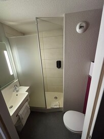 シャワーと洗面所とトイレ