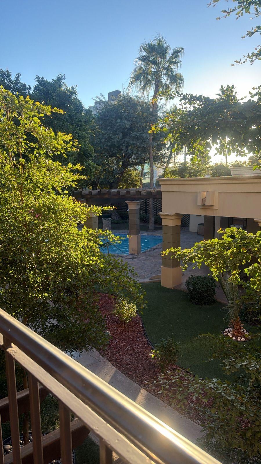 Excelente la alberca templada y el jacuzzi personal muy amable 