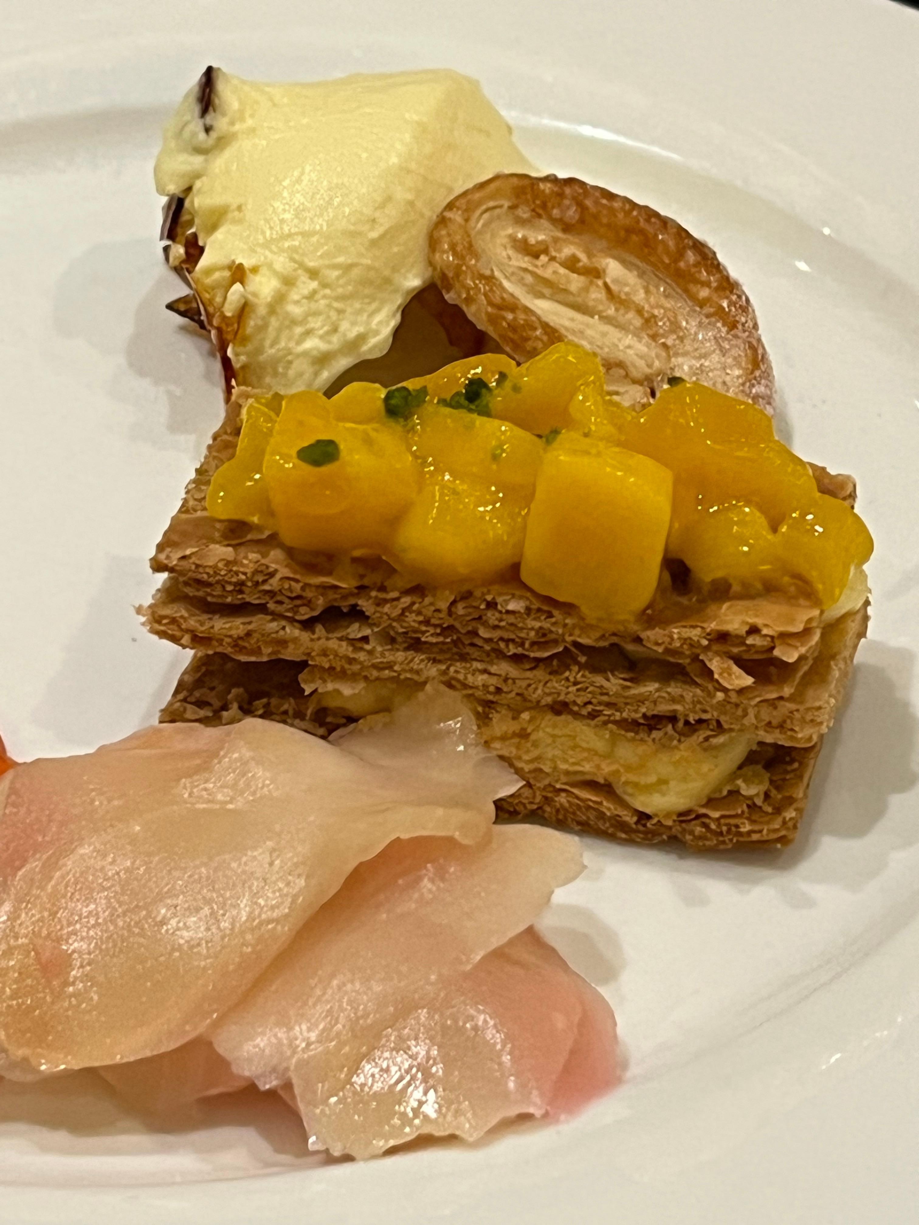 食物好味， 唔太甜