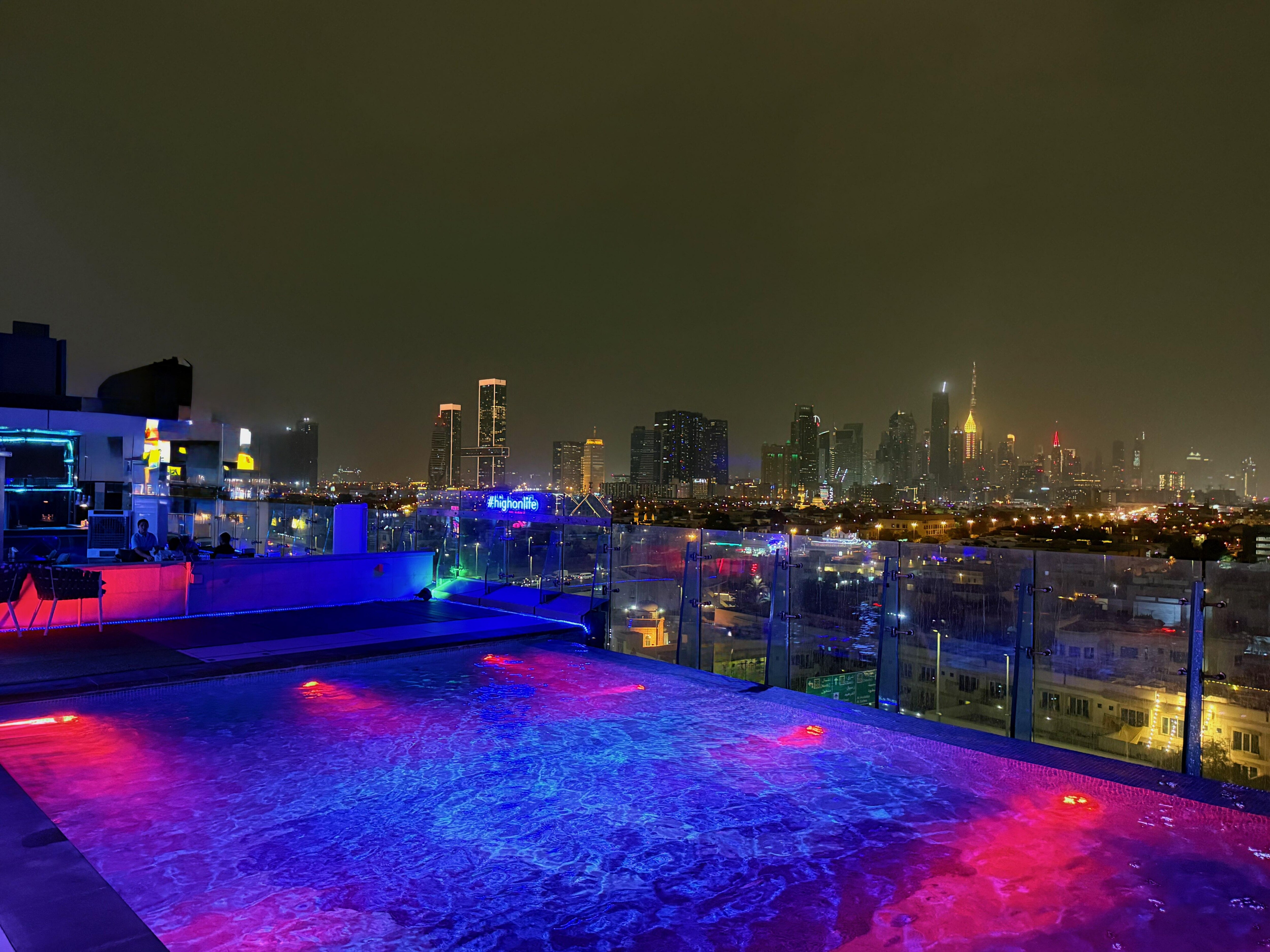 Blick vom Pool in Richtung Burj Khalifa