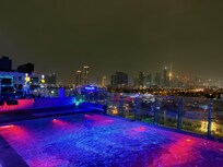 Blick vom Pool in Richtung Burj Khalifa