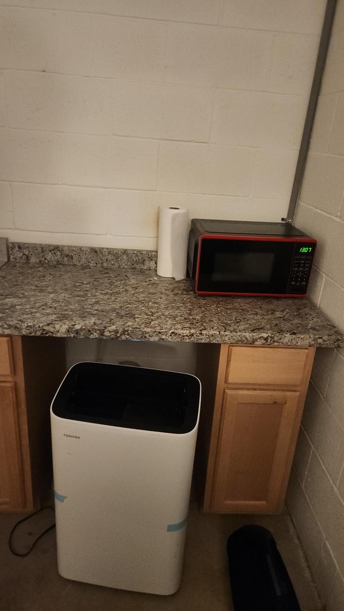 "fully equipped kitchen"