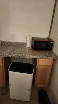 "fully equipped kitchen"