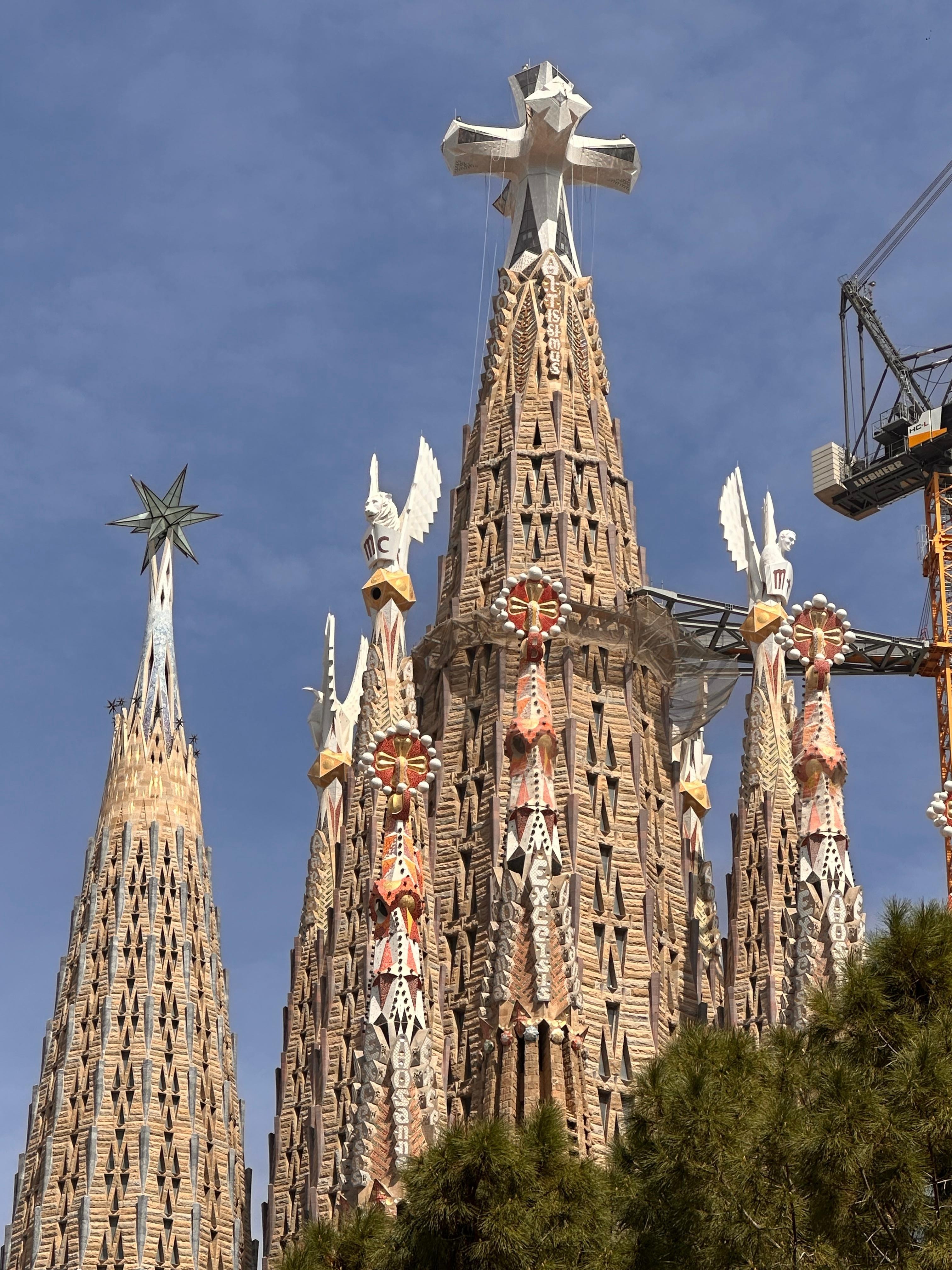 Sagrada Famila Basílica is only 8 city blocks away.