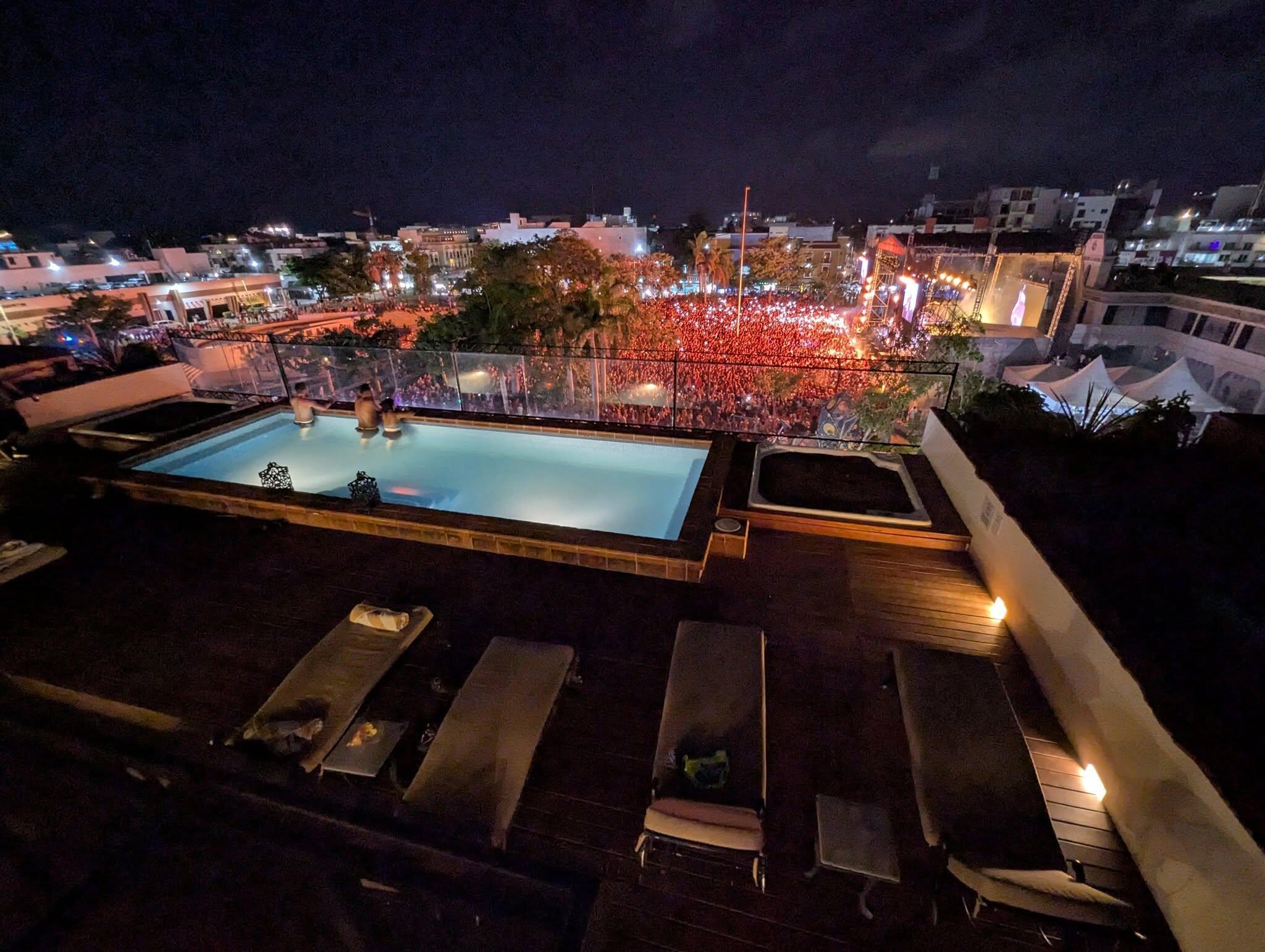 Rooftop pool, there was a convert going on below!