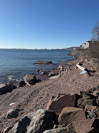 Just a 3 mile jog brought me into view of the Lift Bridge and stop at a bench along the rocky shore to sit and soak up the morning sun. Felt safe and neighborhood-like. A nice number of local folks (and visitors) out for their morning exercise too.