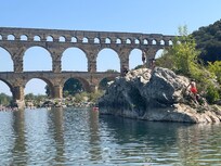 Arrivée en Canoë au pont du Gard en partant de Collias; balade faisable même en août
