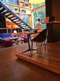 Lower restaurant area (also breakfast area) and general lounge